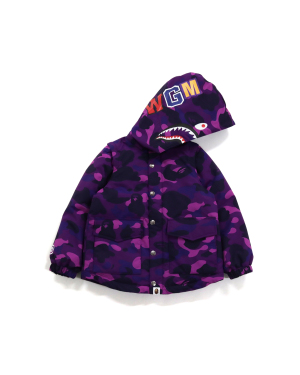 A BATHING APE® Color Camo 鲨鱼印花连帽羽绒外套